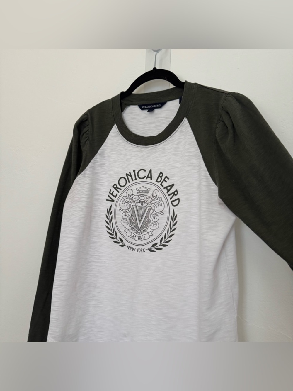Veronica Beard Mason Logo Raglan Baseball Tee Crest Green White *FLAW* - Picture 9 of 13